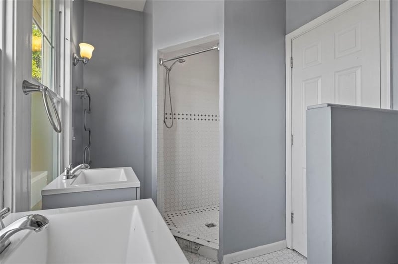 1000 S Broadway St, Leavenworth, KS 66048
