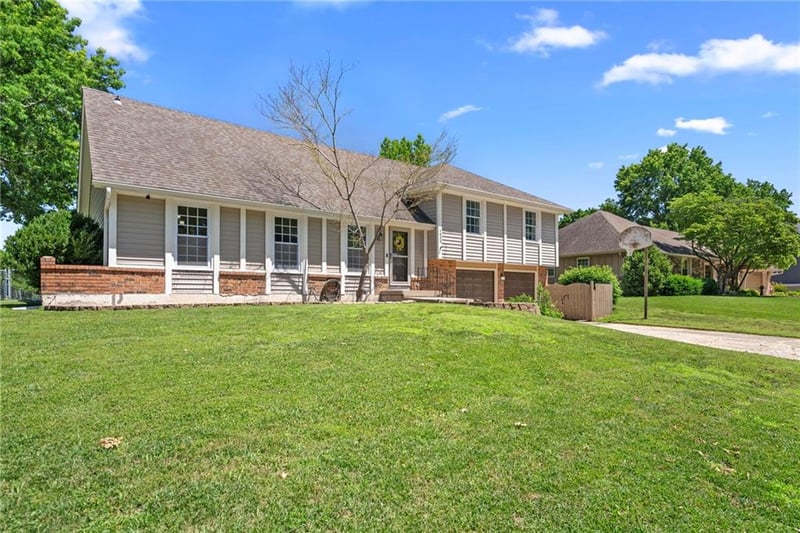 1600 SW 24th St, Blue Springs, MO 64015