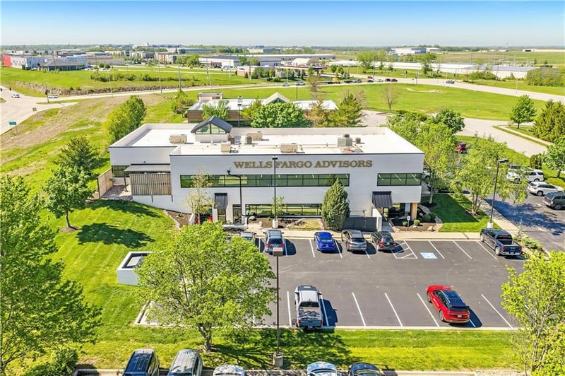 3171 Carnegie Dr, Lee's Summit, MO 64064