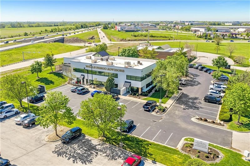 3171 Carnegie Dr, Lee's Summit, MO 64064