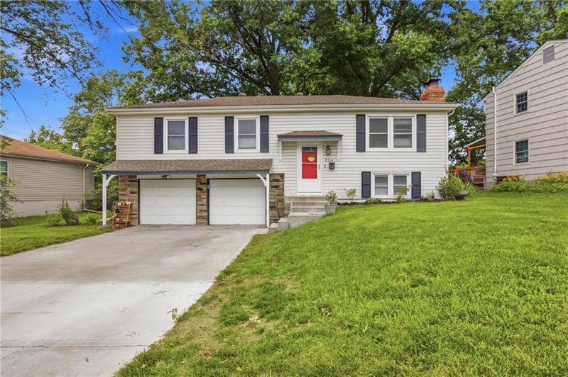 9214 Mastin St, Overland Park, KS 66212