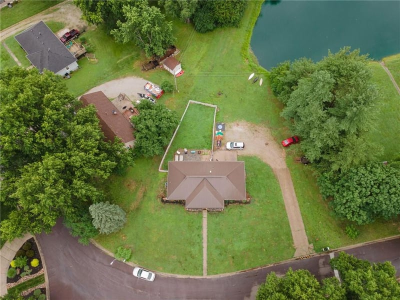 205 E Dauxville Dr, Richmond, MO 64085