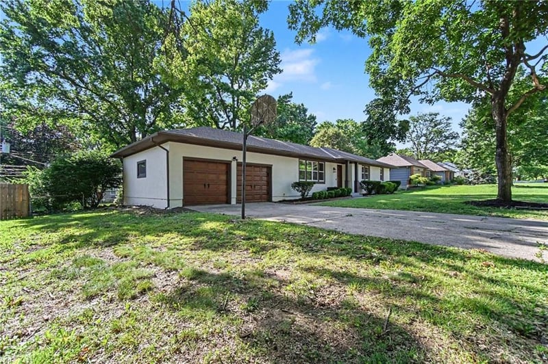 11123 Grand Ave, Kansas City, MO 64114