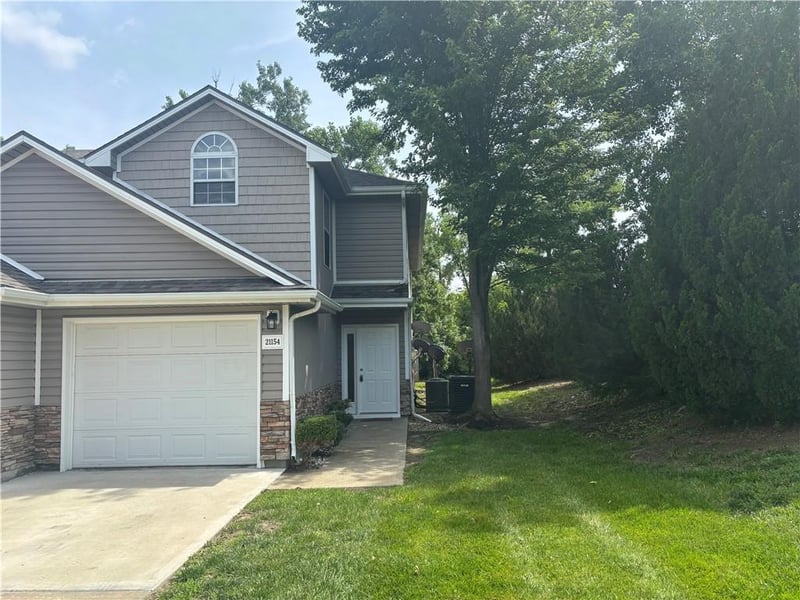 21154 Millridge St, Spring Hill, KS 66083