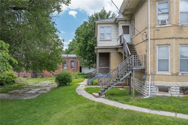 2120 Faraon St, St Joseph, MO 64501