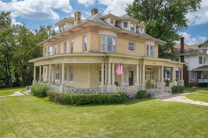 2120 Faraon St, St Joseph, MO 64501