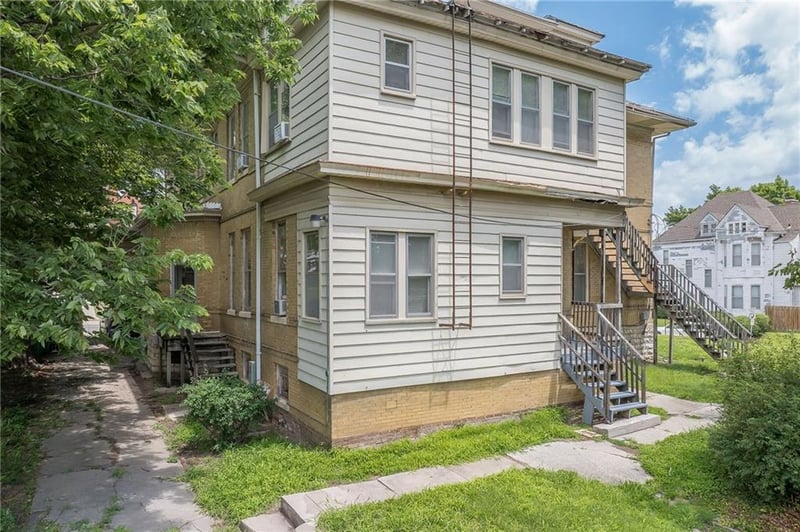 2120 Faraon St, St Joseph, MO 64501