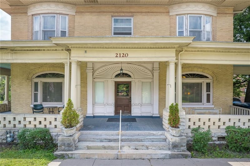 2120 Faraon St, St Joseph, MO 64501