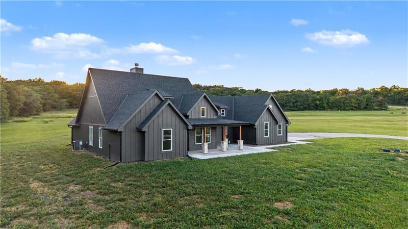 702 NW 1501st Rd, Holden, MO 64040