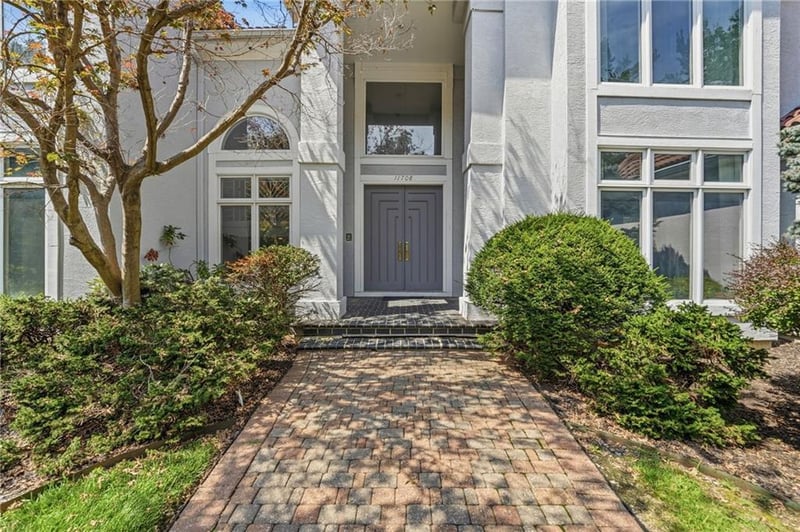 11708 Brookwood Ave, Leawood, KS 66211