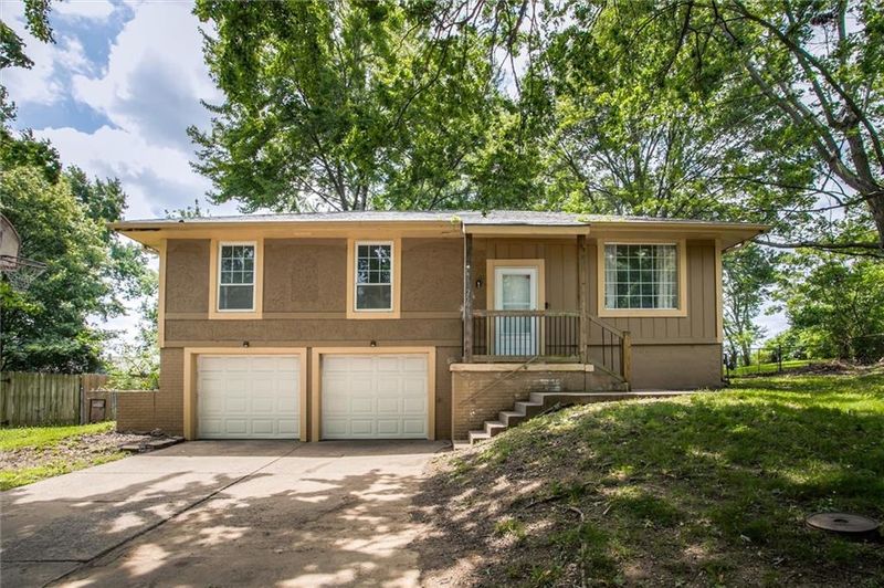 2500 SW Jackson Ct, Blue Springs, MO 64015