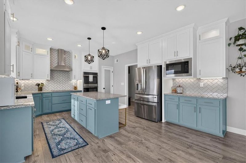 4705 SW 3rd St, Blue Springs, MO 64014