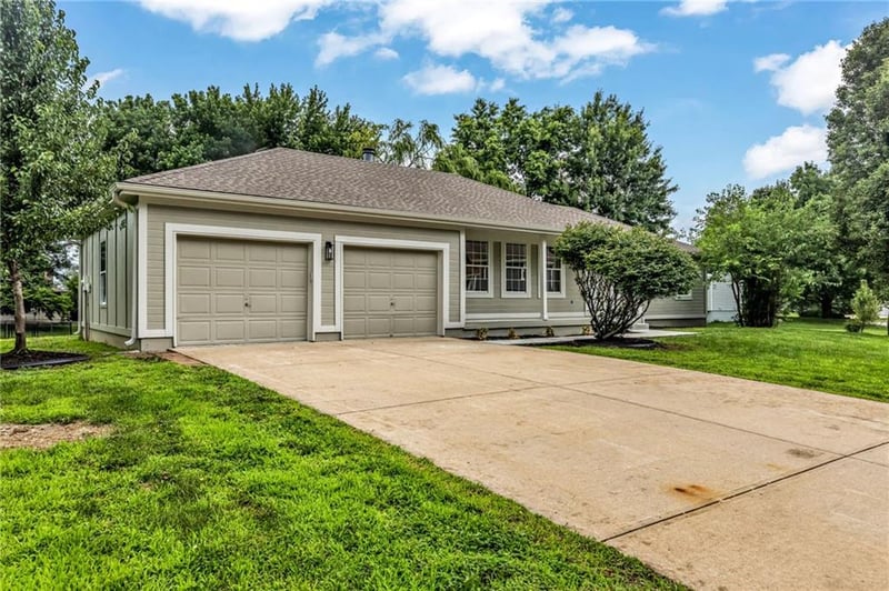 701 Horseshoe Dr, Pleasant Hill, MO 64080