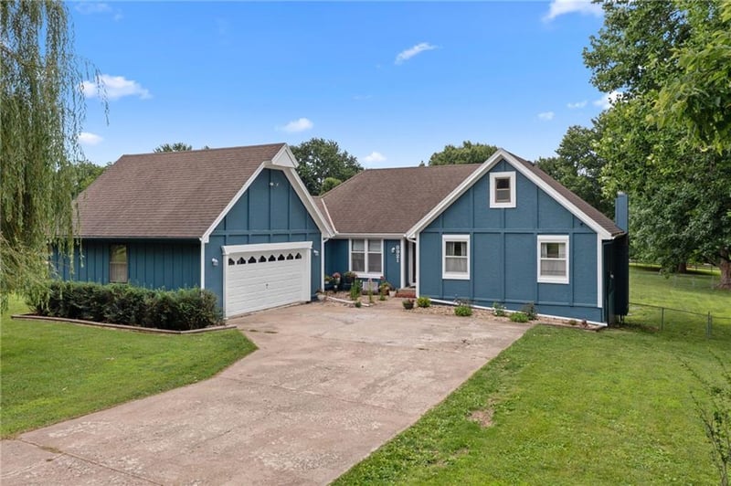 8921 Boten Rd, Lee's Summit, MO 64064