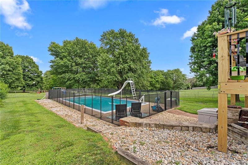 8921 Boten Rd, Lee's Summit, MO 64064