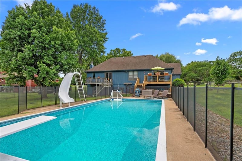 8921 Boten Rd, Lee's Summit, MO 64064