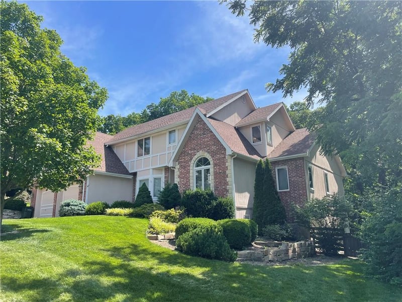 1609 Ridge Rd, Leavenworth, KS 66048