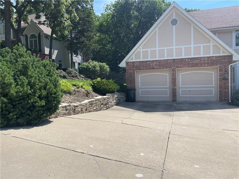 1609 Ridge Rd, Leavenworth, KS 66048