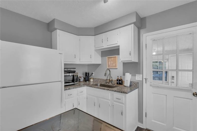 4202 Bell St, Kansas City, MO 64111