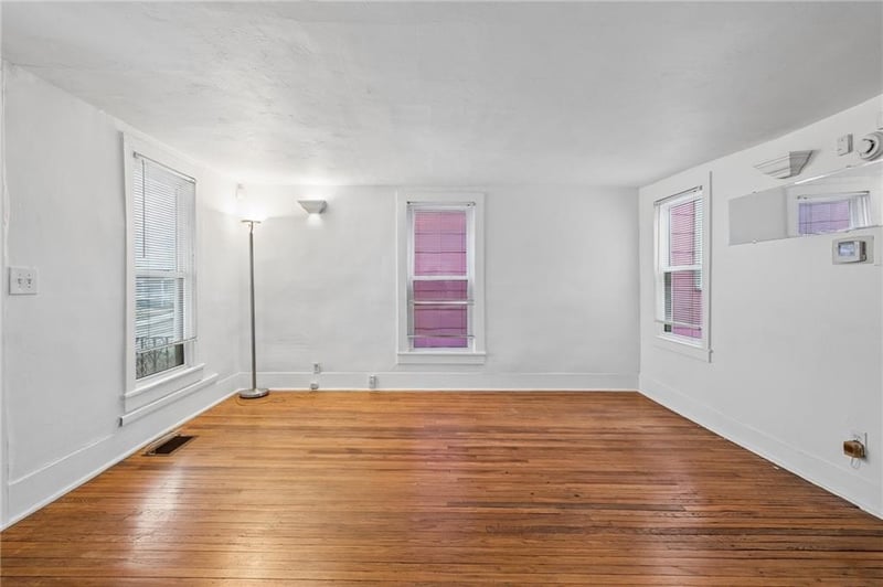 2516 Charlotte St, Kansas City, MO 64108