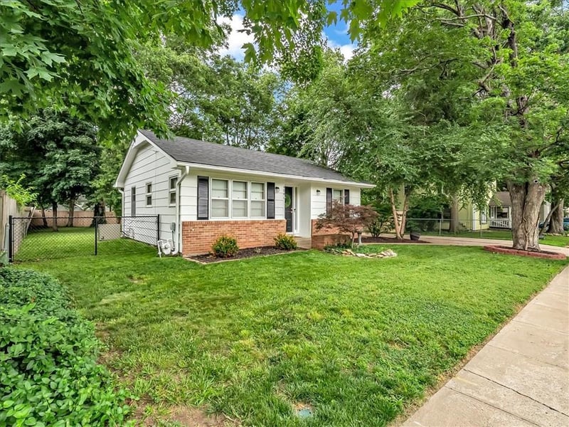 404 E Hale St, Spring Hill, KS 66083