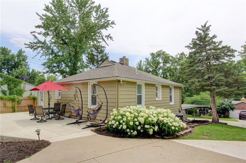 61 H St, Lake Lotawana, MO 64086