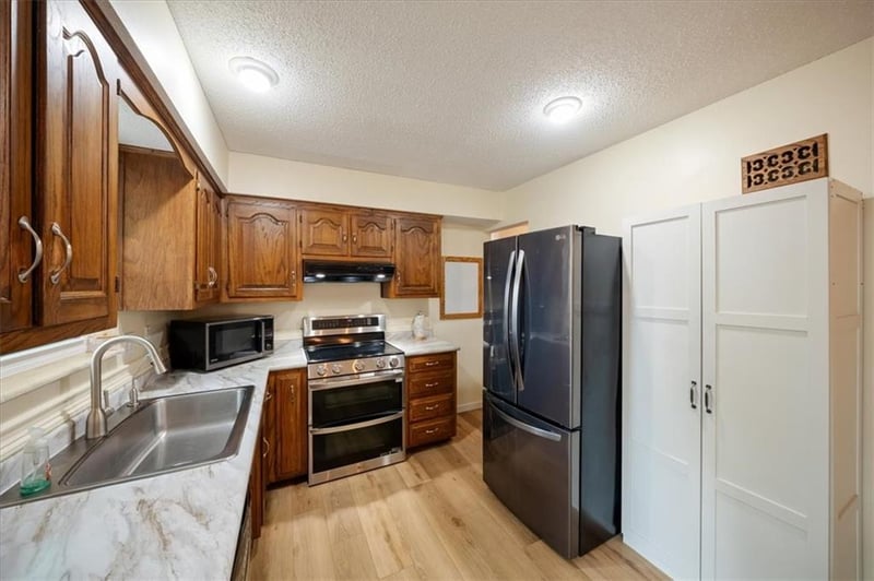 14215 W 94th Ter, Lenexa, KS 66215