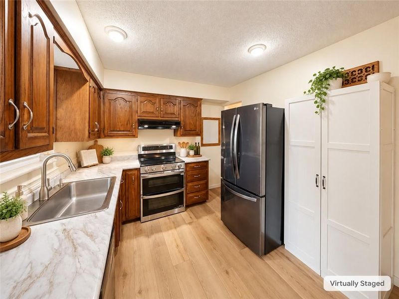 14215 W 94th Ter, Lenexa, KS 66215