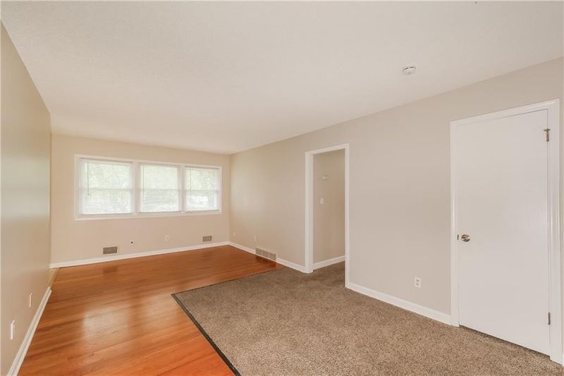 11016 E 51st St, Kansas City, MO 64133