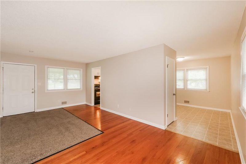 11016 E 51st St, Kansas City, MO 64133