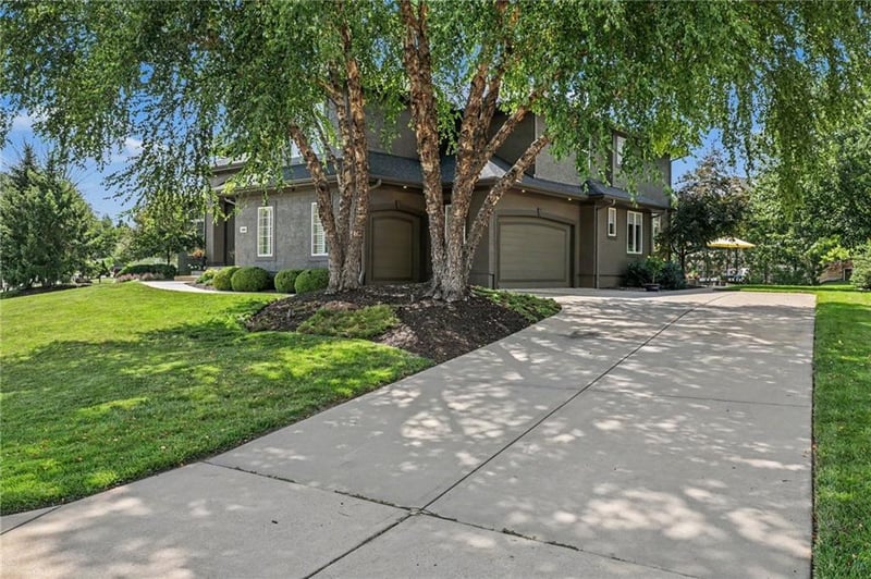 16628 Rosewood St, Overland Park, KS 66085