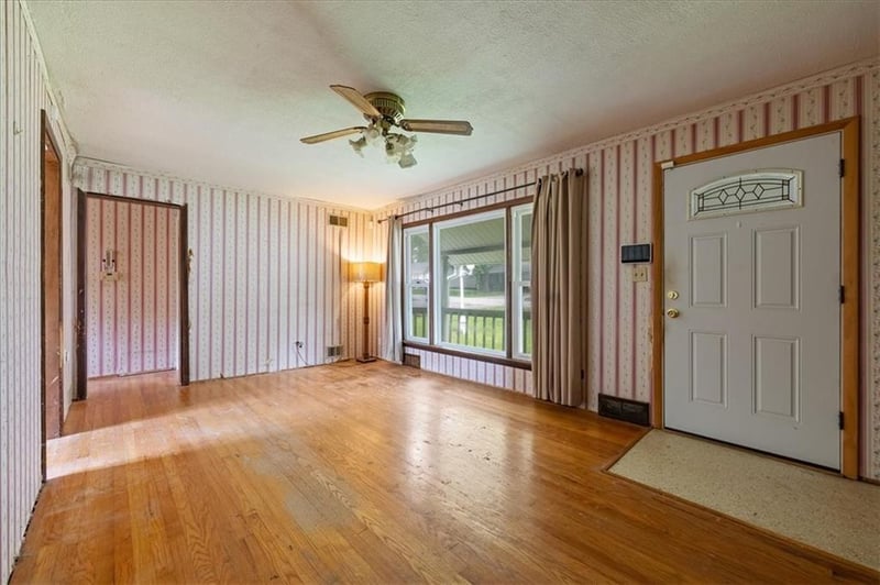 5507 Hunter St, Kansas City, MO 64133