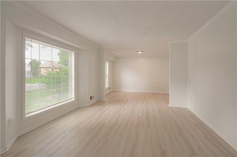 10407 Long St, Overland Park, KS 66215