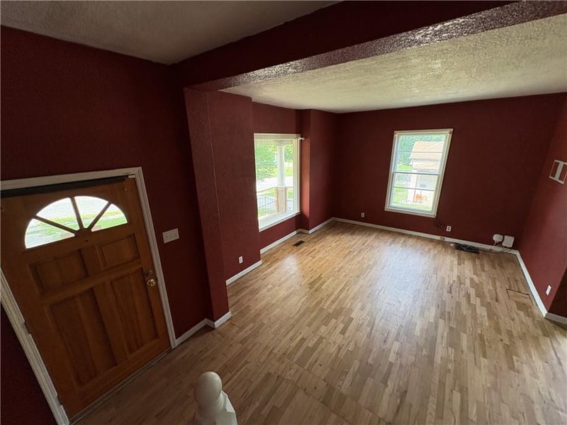 1913 Holman St, St Joseph, MO 64501
