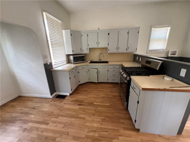1913 Holman St, St Joseph, MO 64501