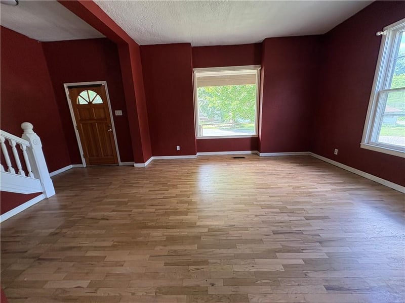 1913 Holman St, St Joseph, MO 64501