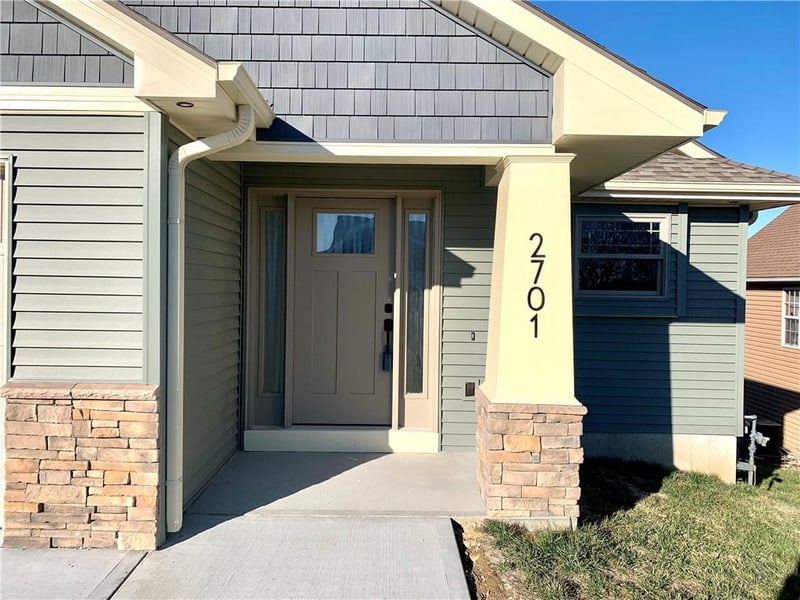 2701 Meadow Rg, St Joseph, MO 64504