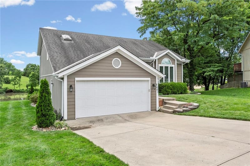 8401 N Wayland Ave, Kansas City, MO 64153