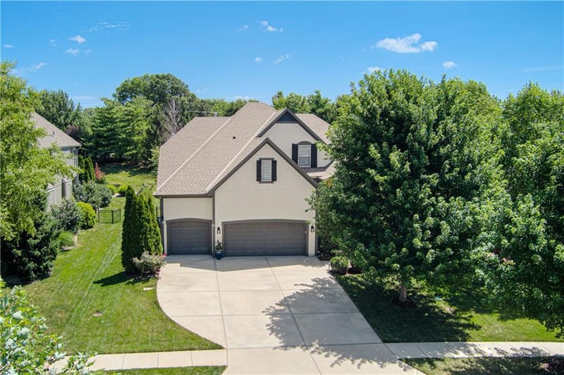 8736 W 157th St, Overland Park, KS 66221
