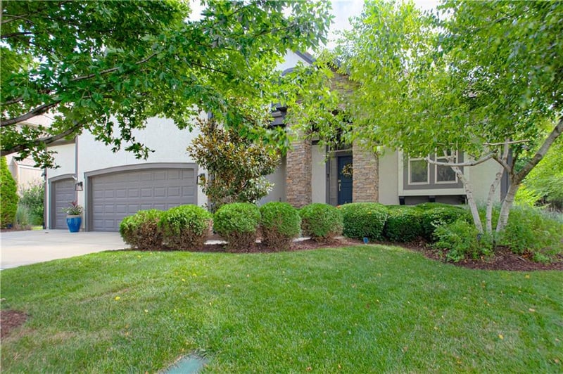 8736 W 157th St, Overland Park, KS 66221