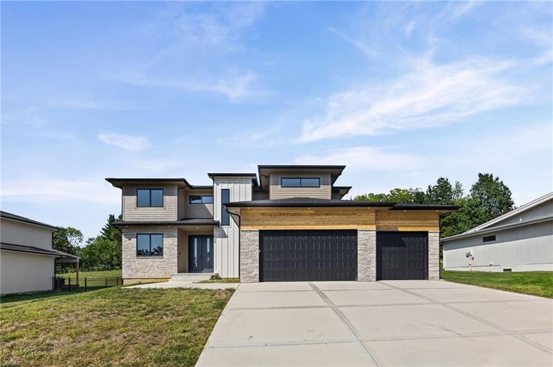 1006 Meadowbrook Dr, Kearney, MO 64060