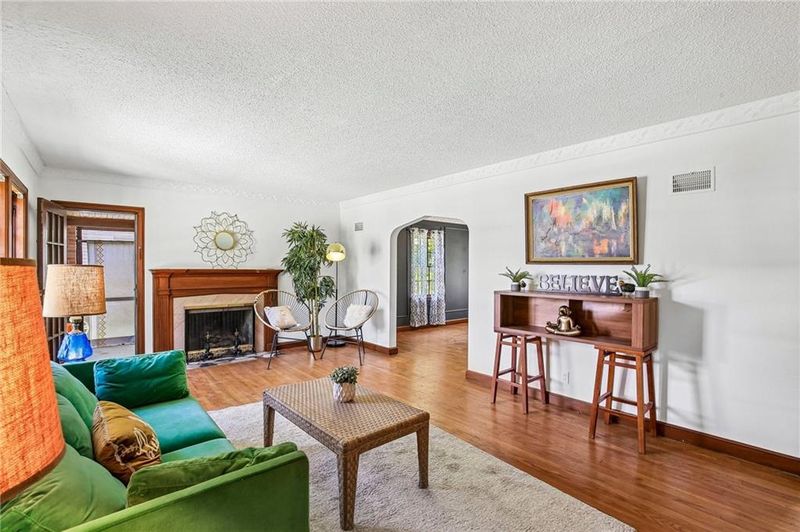 415 E 75th St, Kansas City, MO 64131