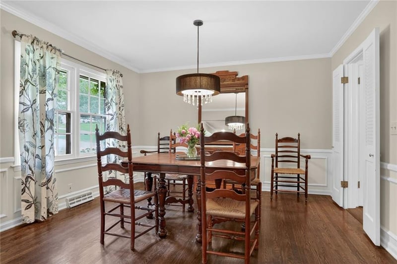 10345 Cherokee Ln, Leawood, KS 66206