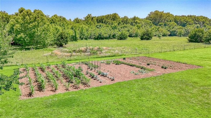 810 SW 1101 Rd, Holden, MO 64040