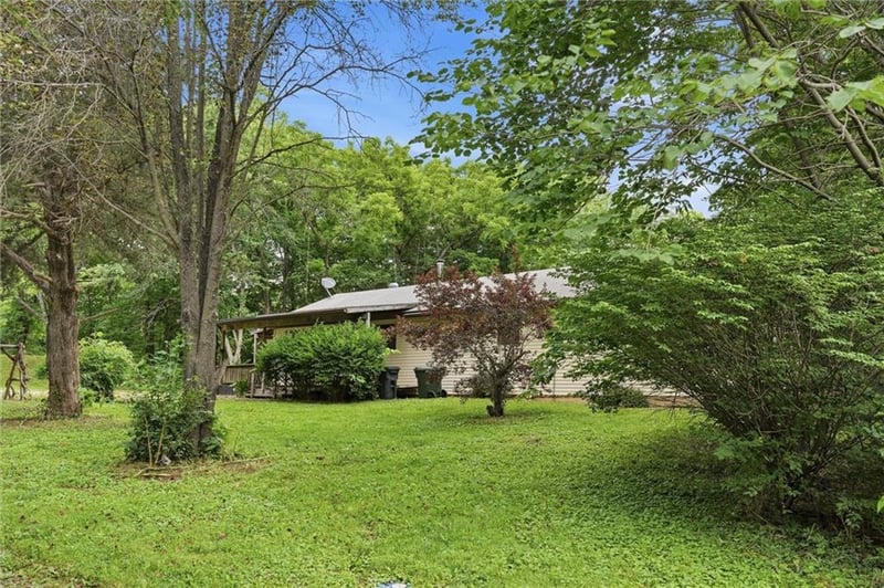 17052 Dempsey Rd, Leavenworth, KS 66048