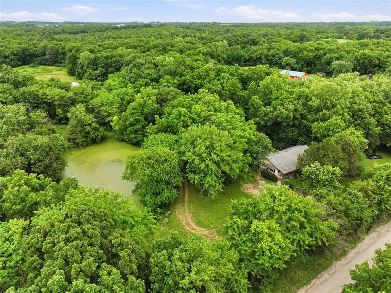 17052 Dempsey Rd, Leavenworth, KS 66048