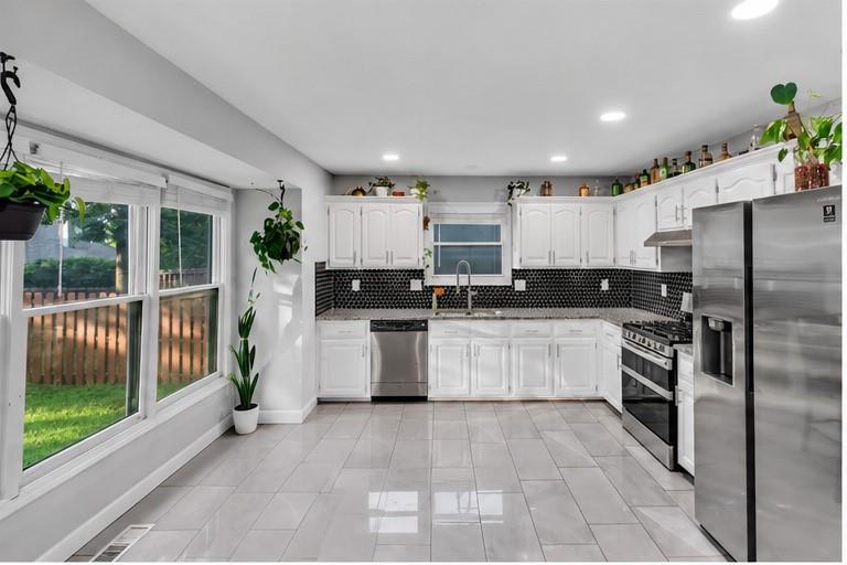 12435 S Parker Ter, Olathe, KS 66061