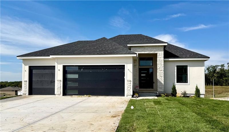 8304 NW 90th St, Kansas City, MO 64153
