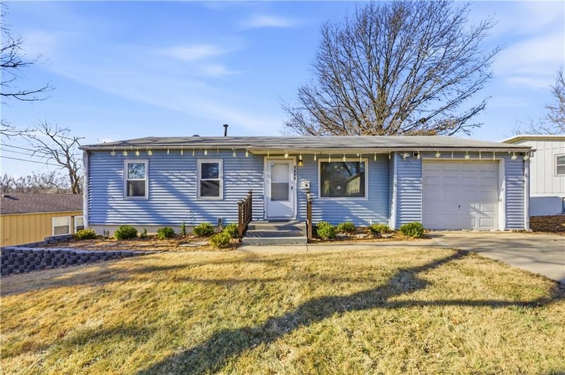 9220 Mckinley St, Kansas City, MO 64138