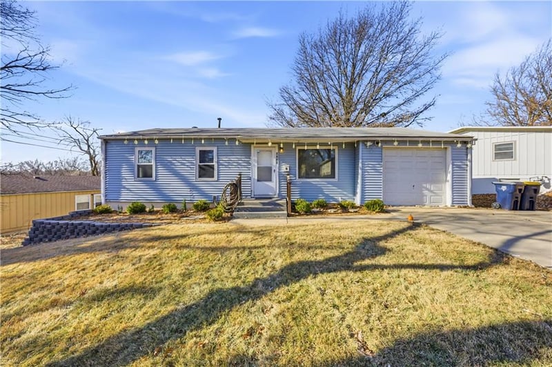 9220 Mckinley St, Kansas City, MO 64138